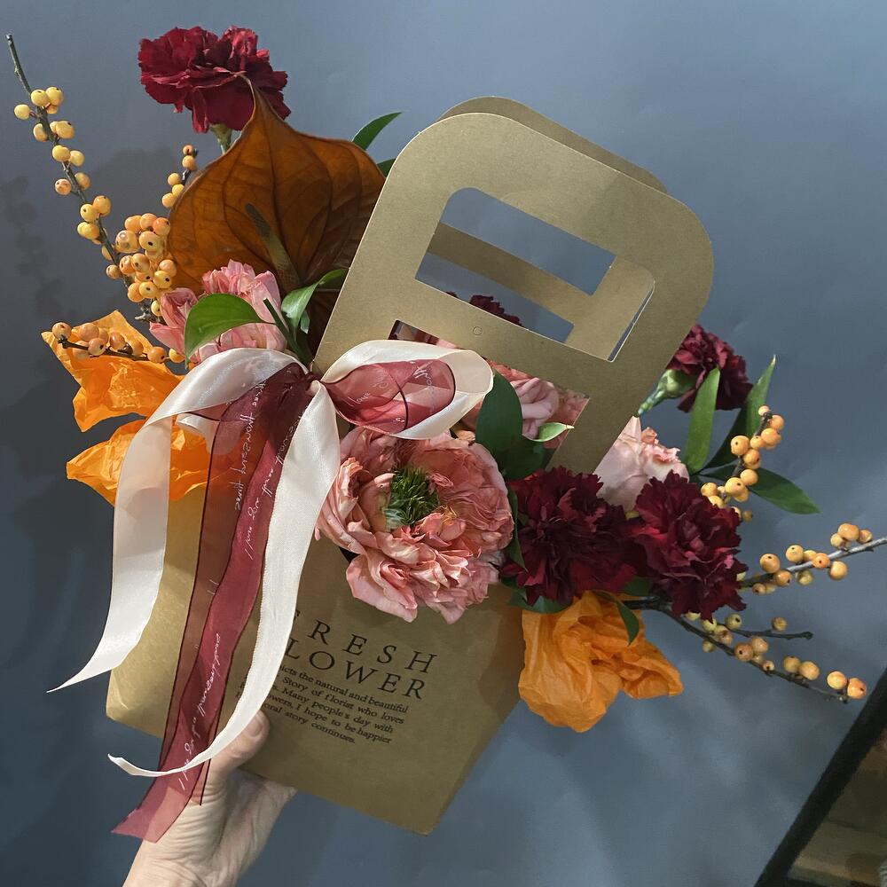 https://content3.flowwow-images.com/data/flowers/1000x1000/57/1733940361_1198857.jpg
