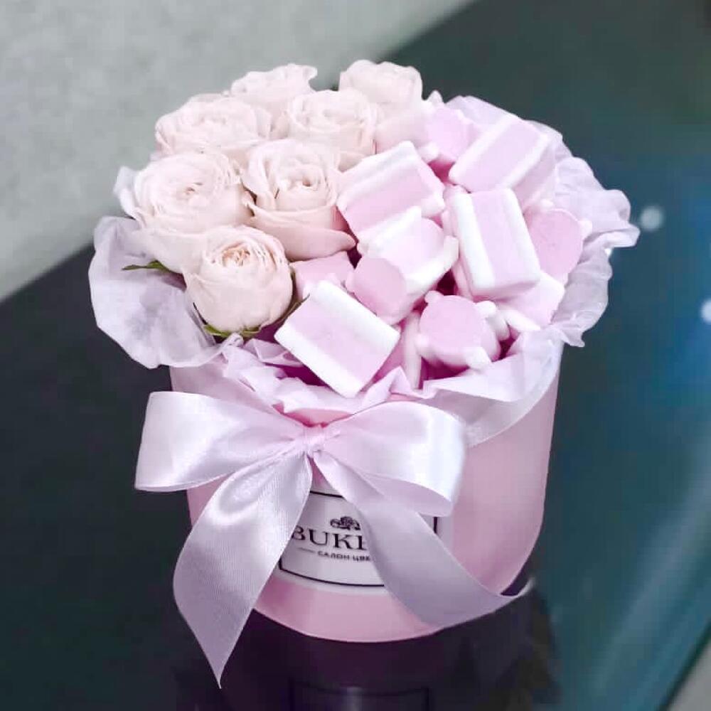 https://content2.flowwow-images.com/data/flowers/1000x1000/12/1659785928_11104412.jpg